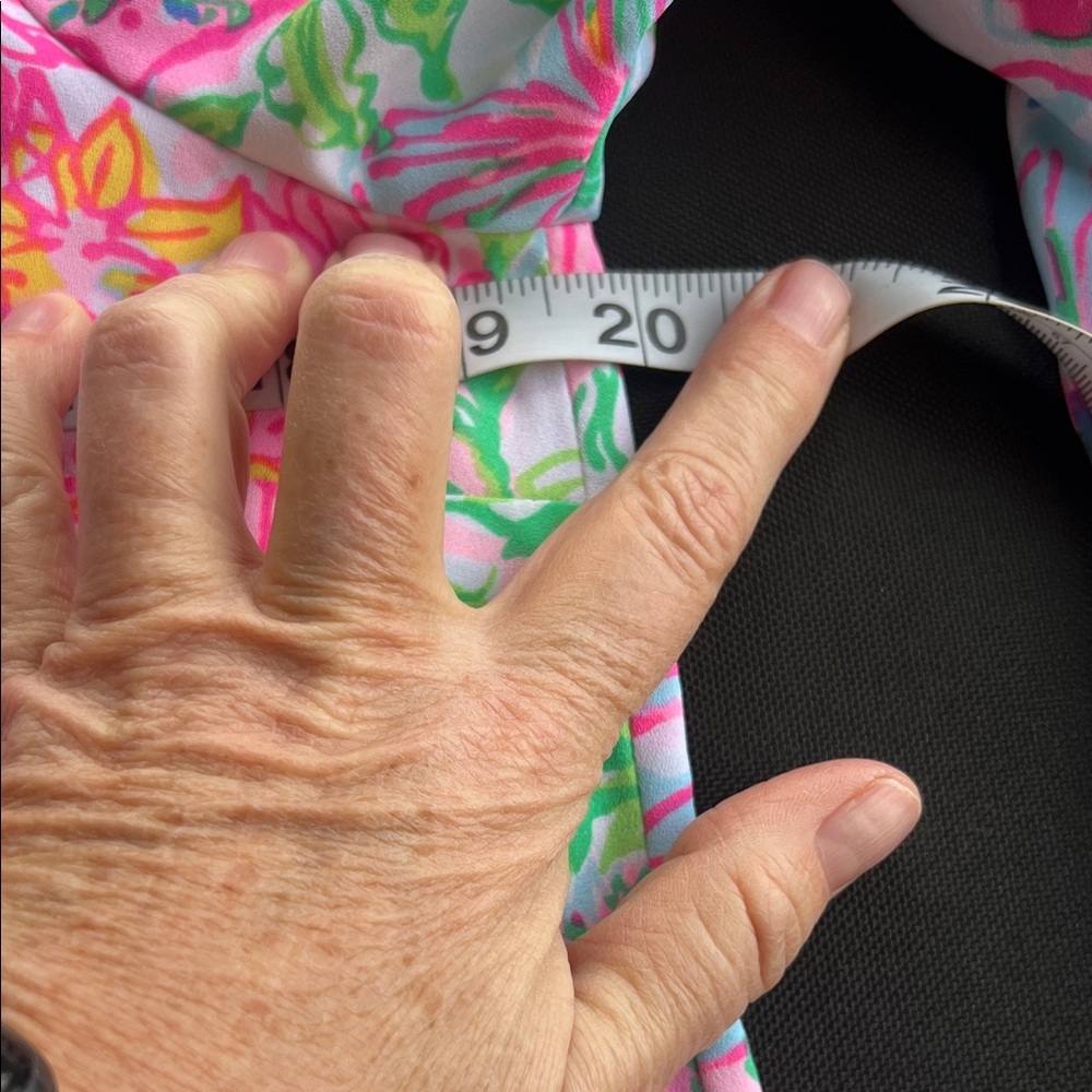 Vibrant Lilly Pulitzer Floral Patterned Fabric Sm… - image 3
